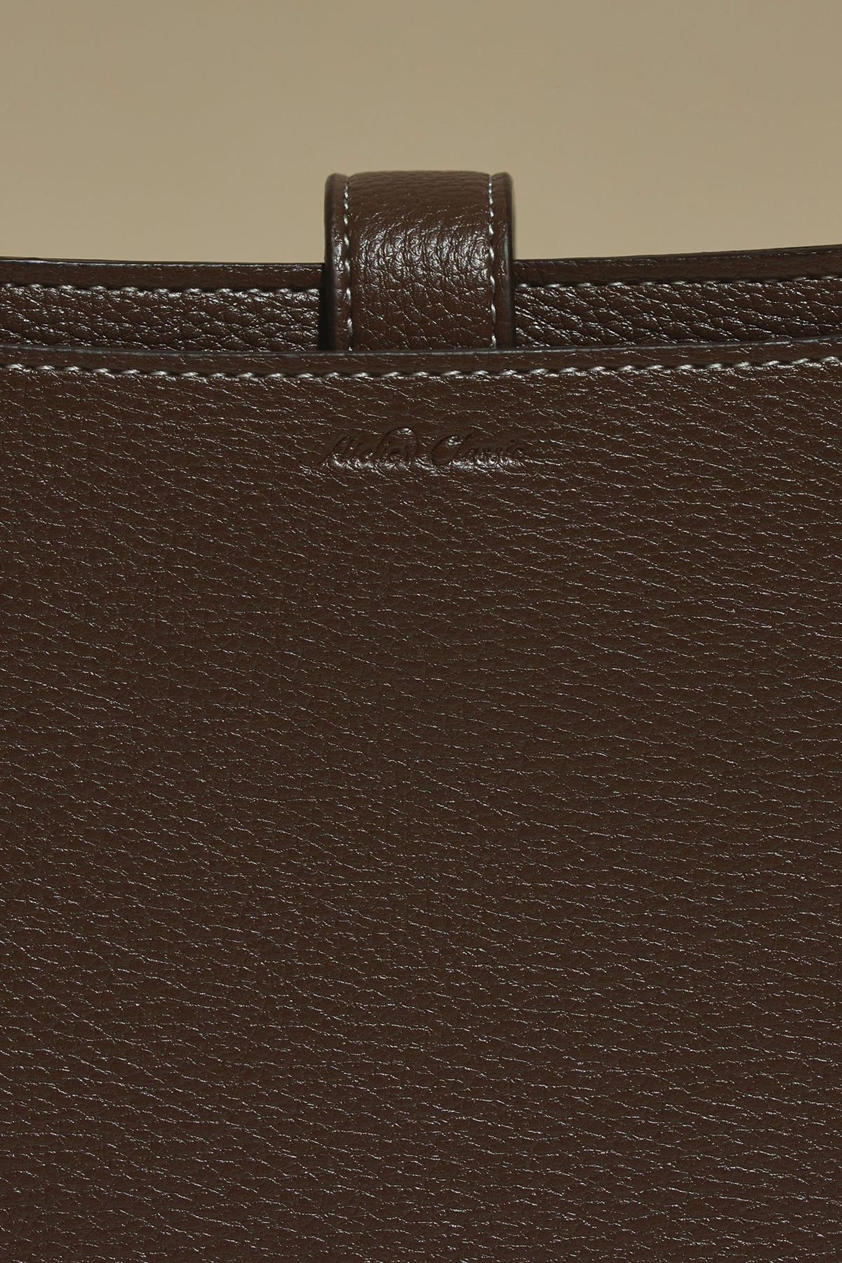 Firenze · Amanda M Walnut (Gold)
