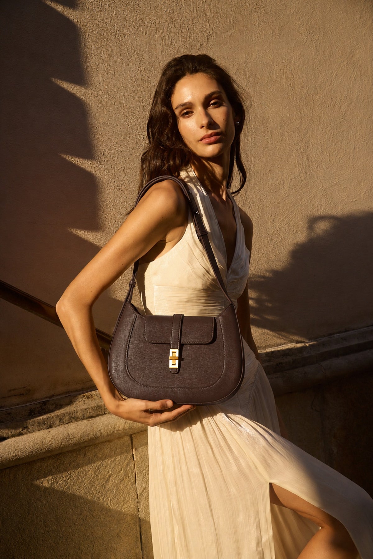 Firenze · Amanda M Walnut (Gold)