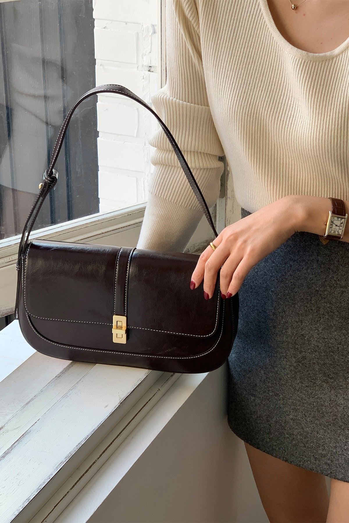 Classic · Baguette M Dark brown (stitch)