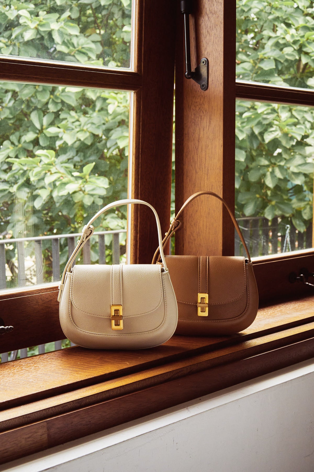 Firenze · Amanda S Ivory (Gold)