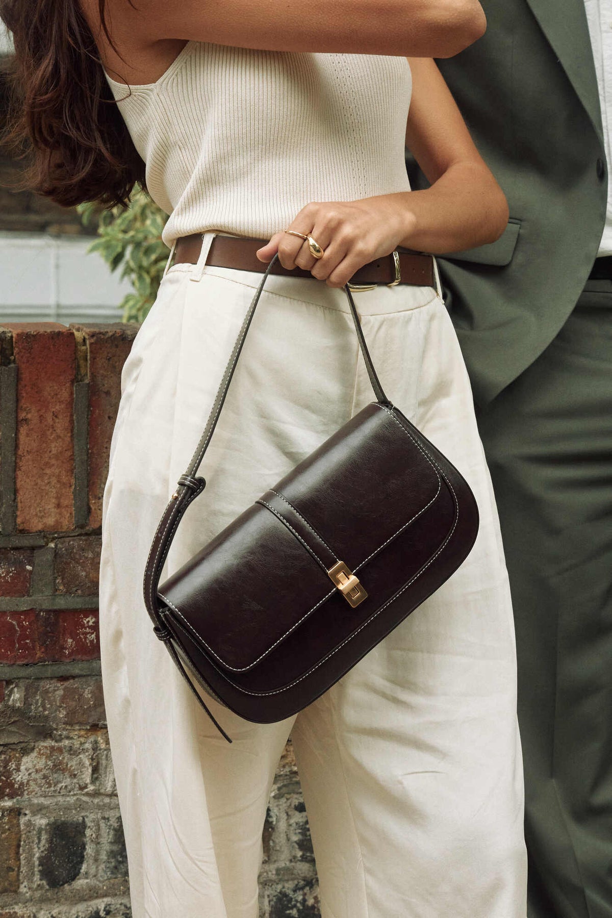 Classic · Baguette M Dark brown (stitch)