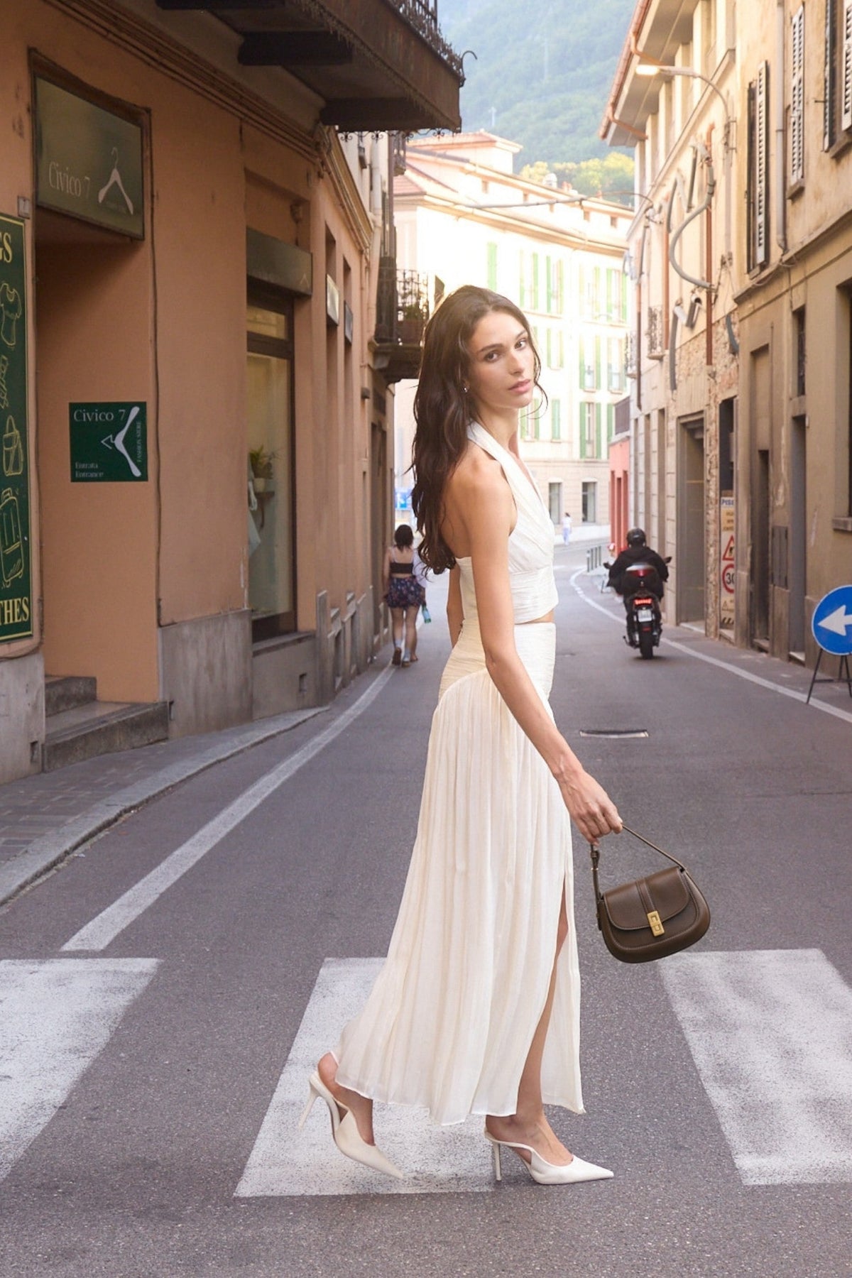 Firenze · Amanda S Walnut (Gold)