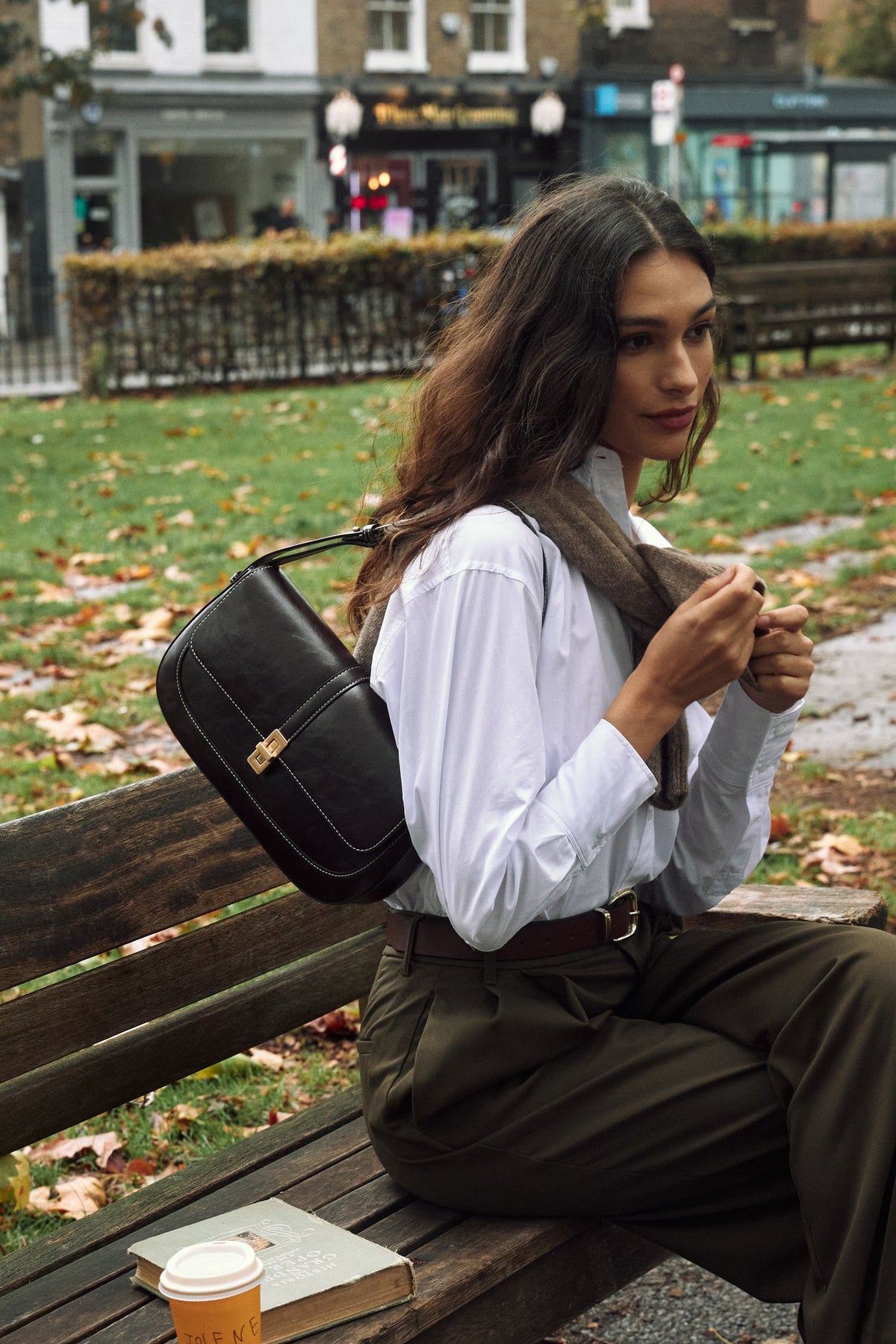 Classic · Baguette M Dark brown (stitch)