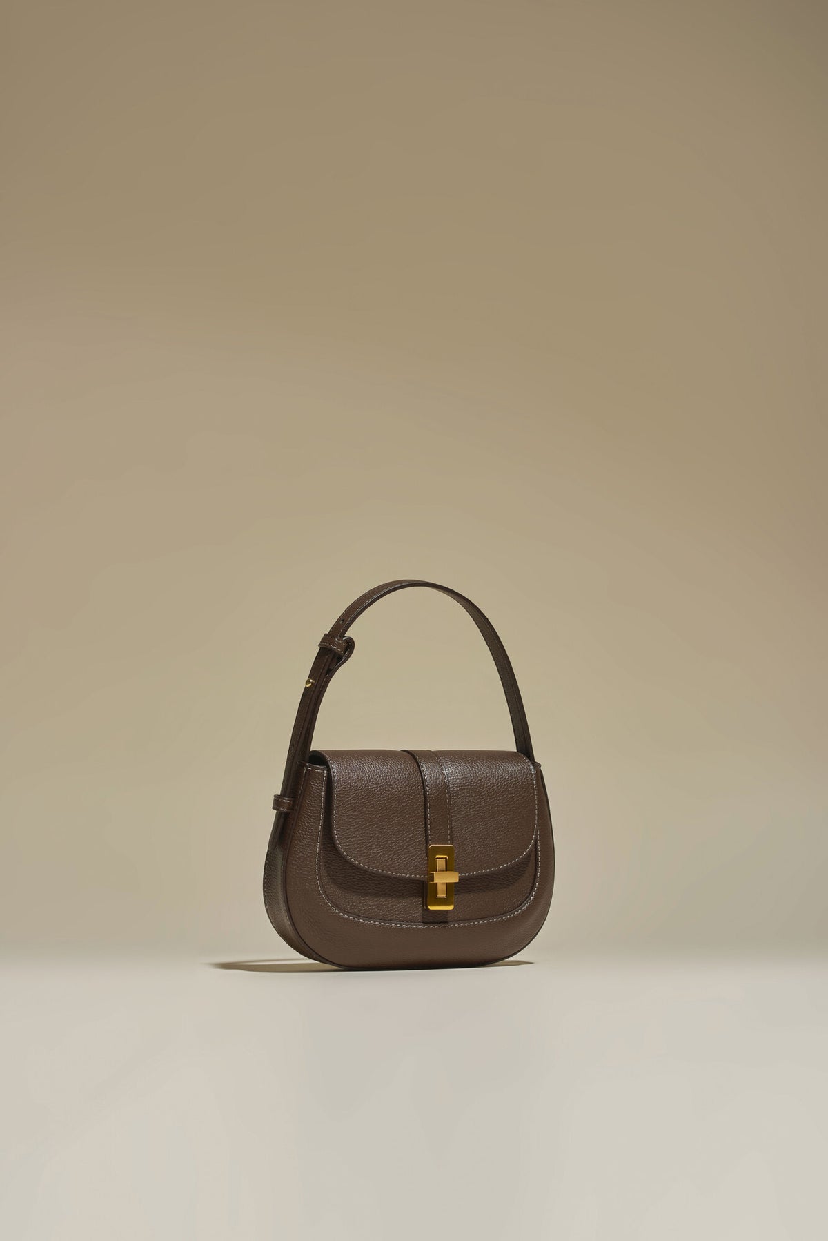 Firenze · Amanda S Walnut (Gold)