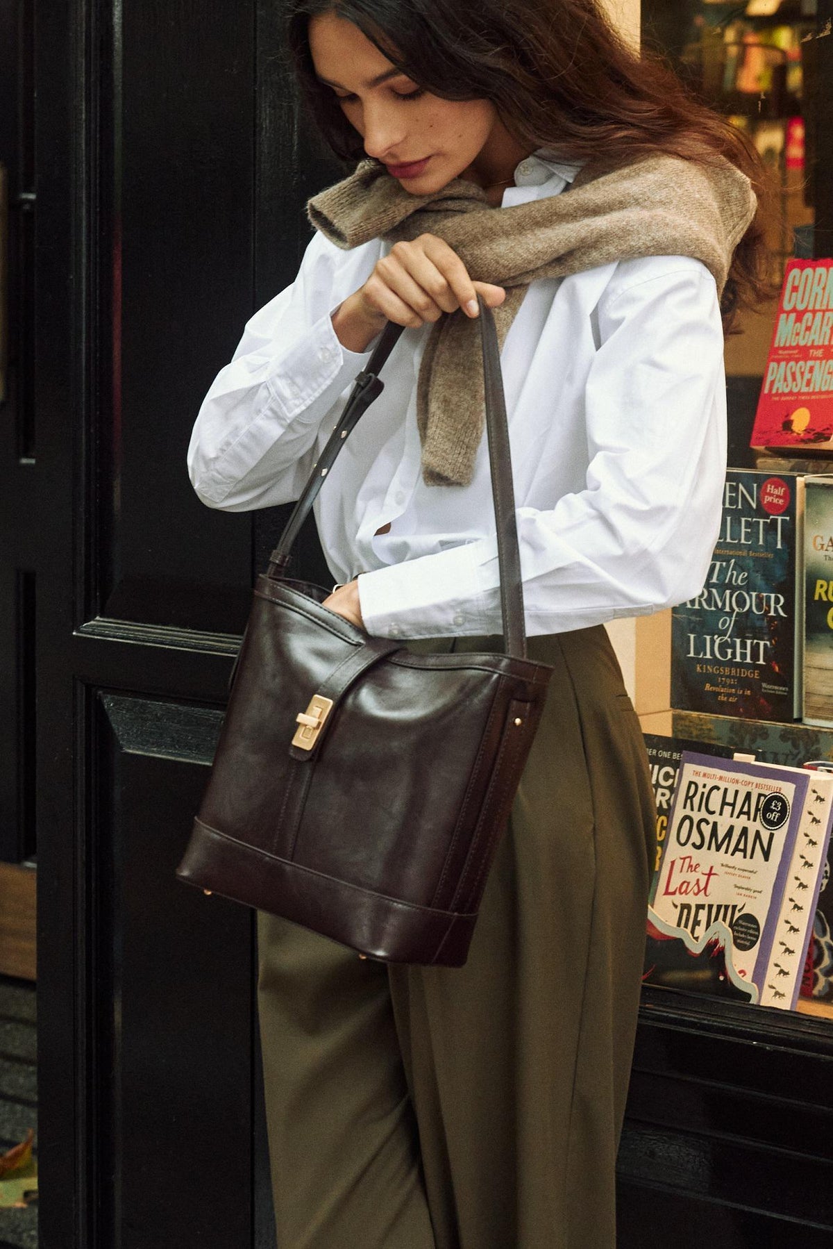 Classic · Bucket Dark brown