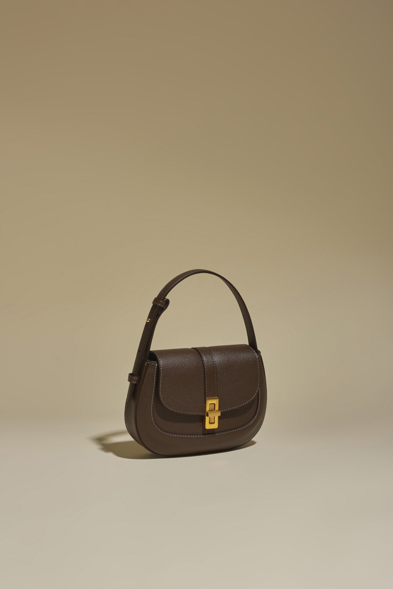 Firenze · Amanda S Walnut (Gold)