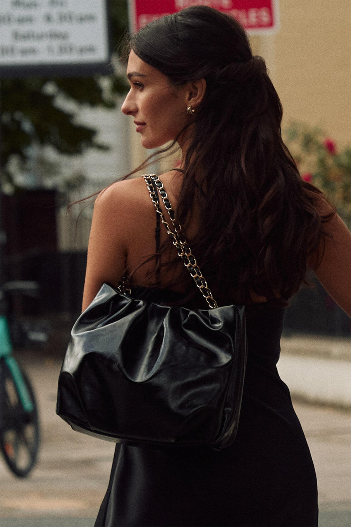 Classic · Chain Shoulder Black