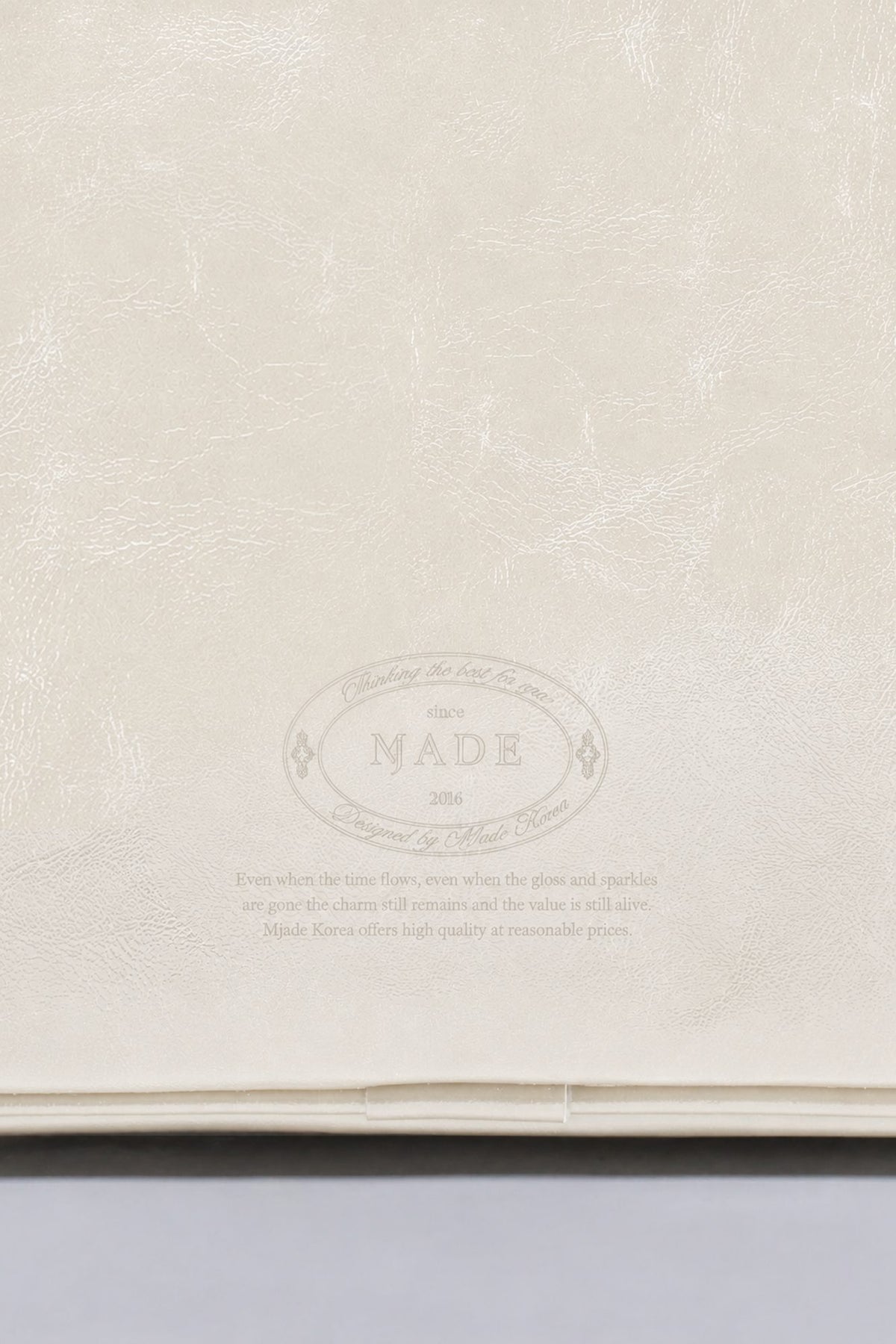 Classic · Pocket M Ivory