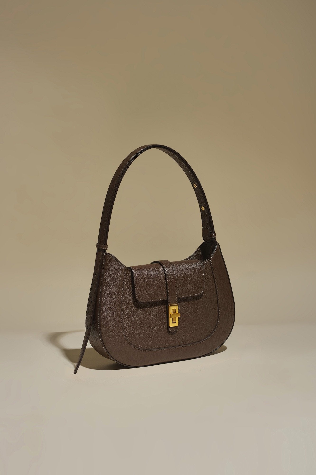 Firenze · Amanda M Walnut (Gold)