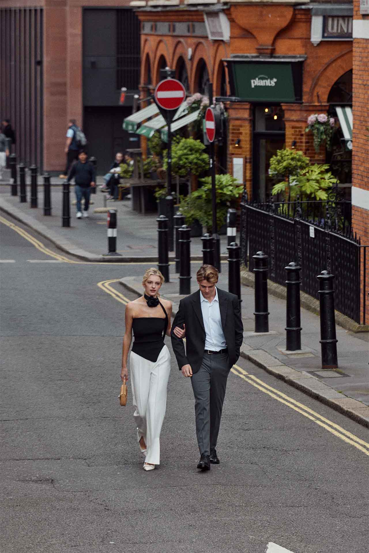 A couple embracing after exchanging flowers on a London street.
