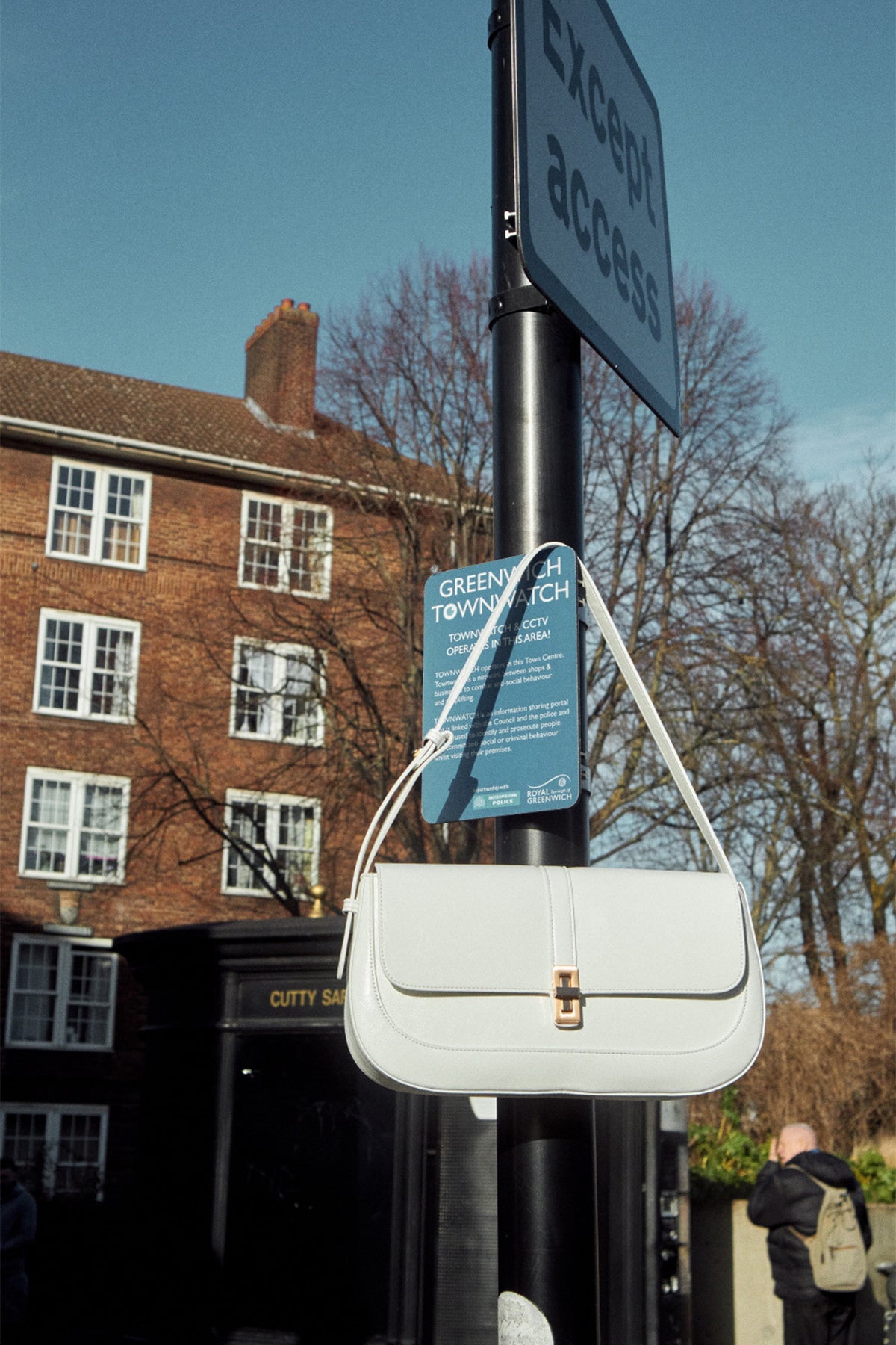 Classic · Baguette M White